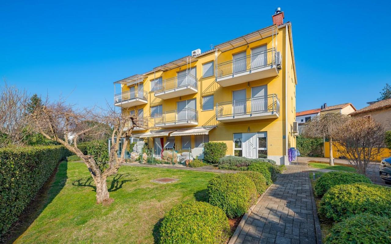 Valessia House With Apartment Umag Exterior photo